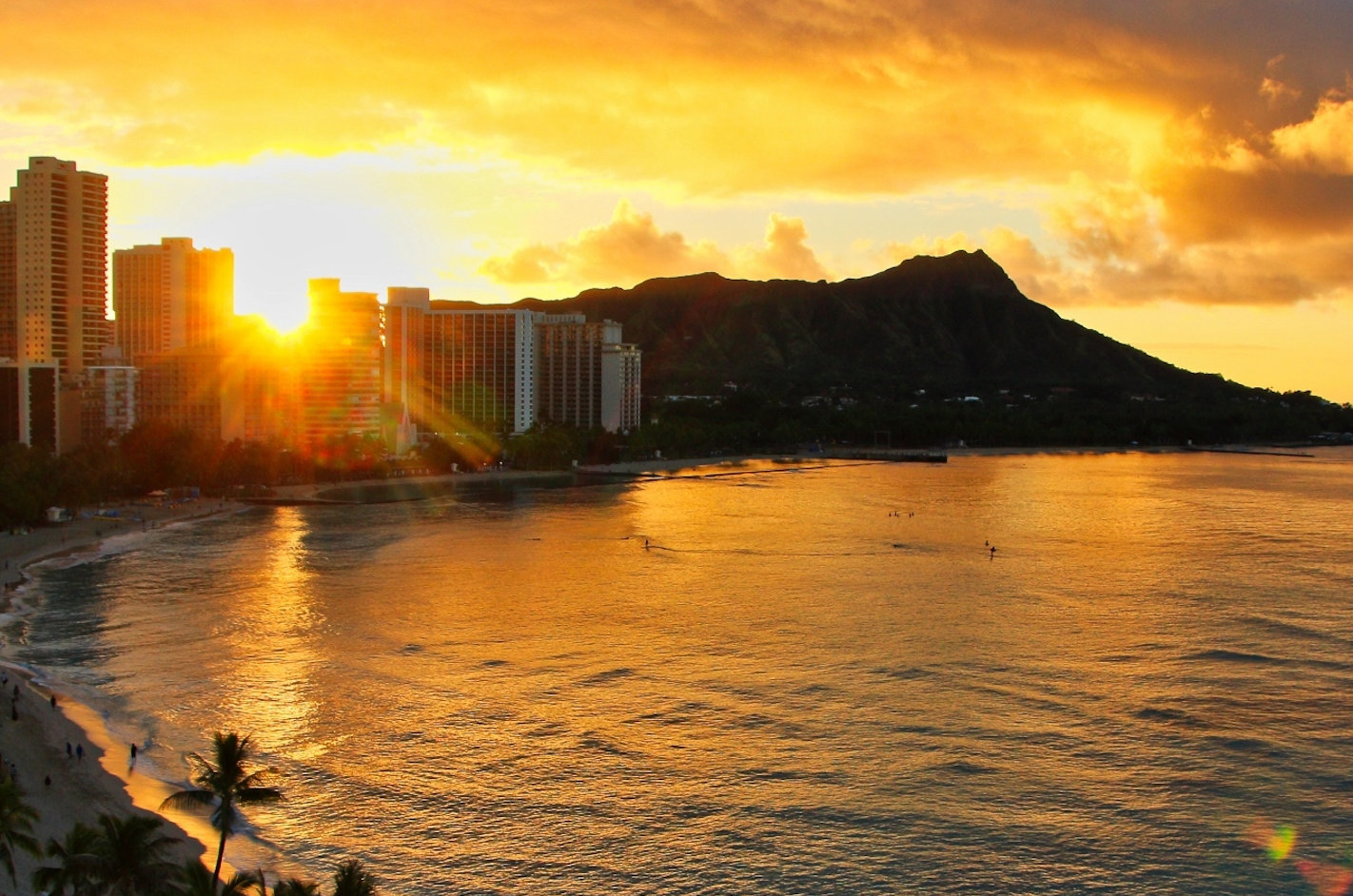 ハワイの美しい初日の出の様子